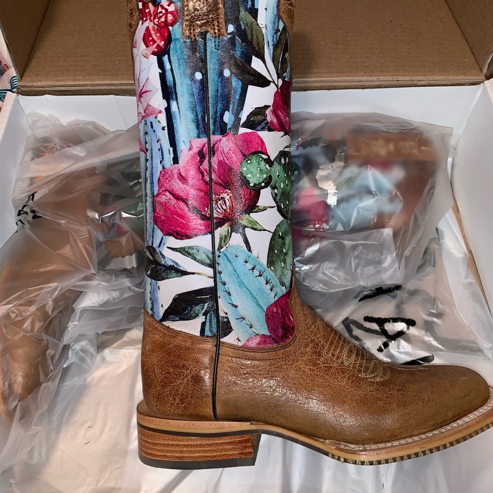 Brand new tin haul boots